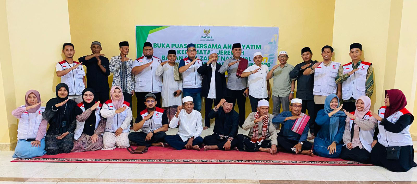 BAZNAS Sumbawa Barat Gelar Buka Bersama 100 Anak Yatim yang di Rangkaikan dengan Suat Massal