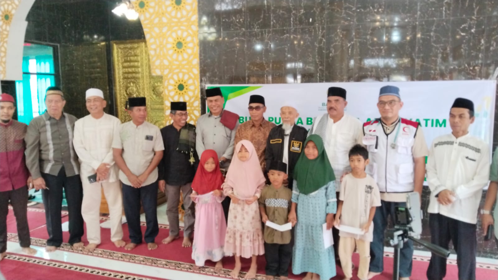 BAZNAS SUMBAWA BARAT GELAR BUKA BERSAMA 80 ANAK YATIM  di kecamatan Brang Ene'